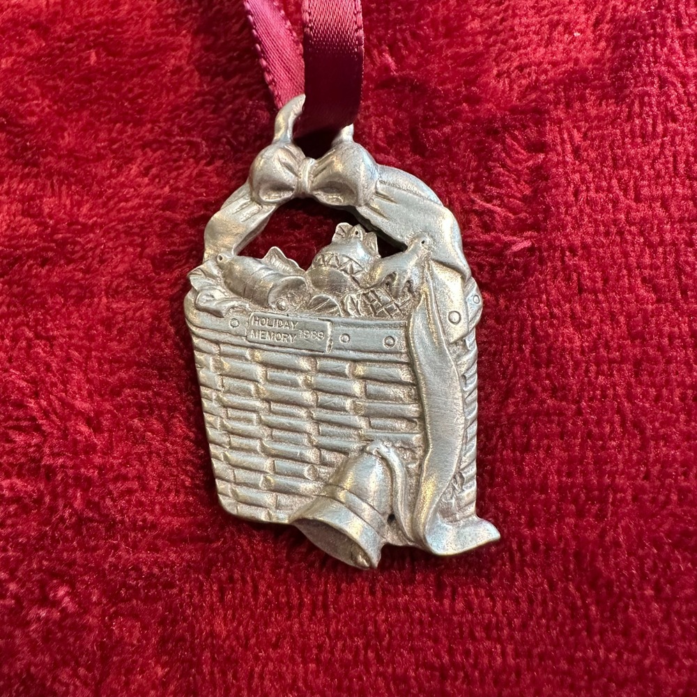 Longaberger Holiday Memory 1996 Pewter Basket Christmas Ornament Vintage Silver‎
